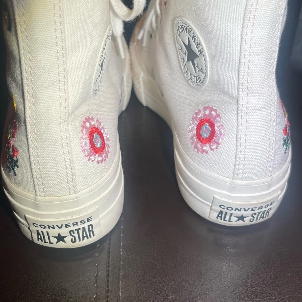 Converse all star chuckTaylor White HighTop floral embroidered Sneakers size 3.5